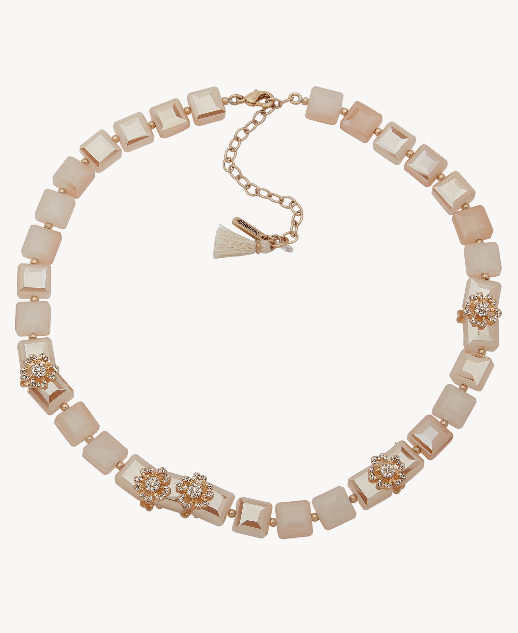 قلادة زهور من لونا وليلي 15N00105، بيج، مربعة الشكل، مزينة بالخرز