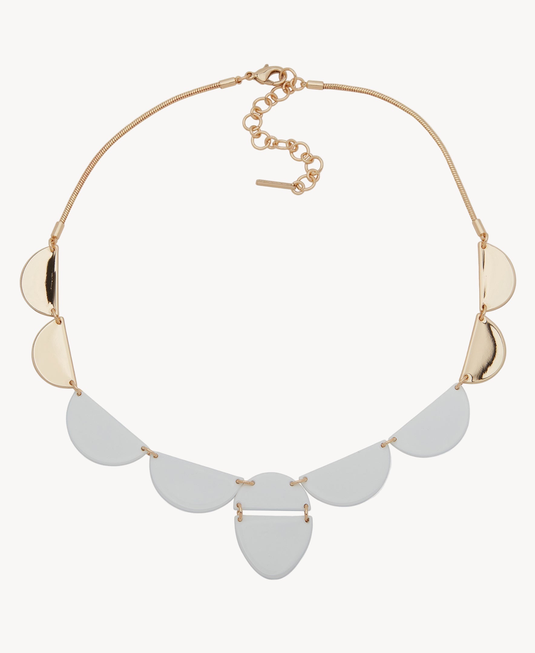 قلادة ناين ويست 19N00624 ذهبية وبيضاء بتصميم هندسي