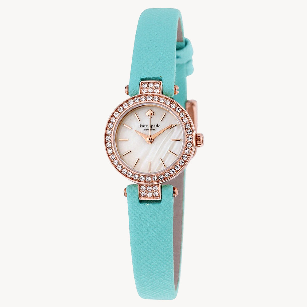 ساعة كيت سبيد نيويورك النسائية ذات الميناء البيضاوي المرصعة بالكريستال مع حزام منقوش باللون الأزرق المائي